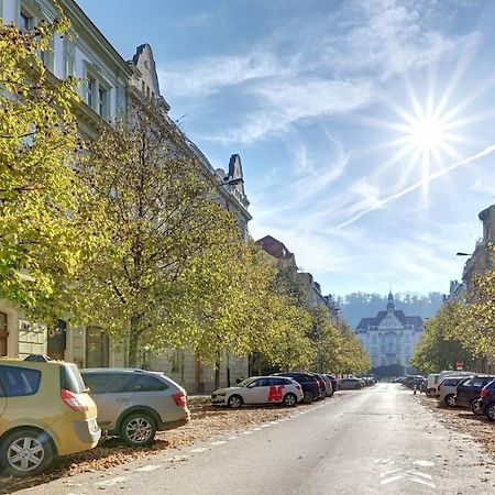 Appartamento Velky 3-Loznicovy Byt Praha 8 Karlin Esterno foto