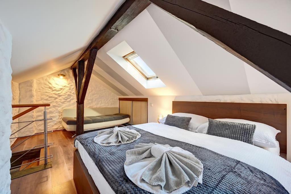 Appartamento Velky 3-Loznicovy Byt Praha 8 Karlin Esterno foto
